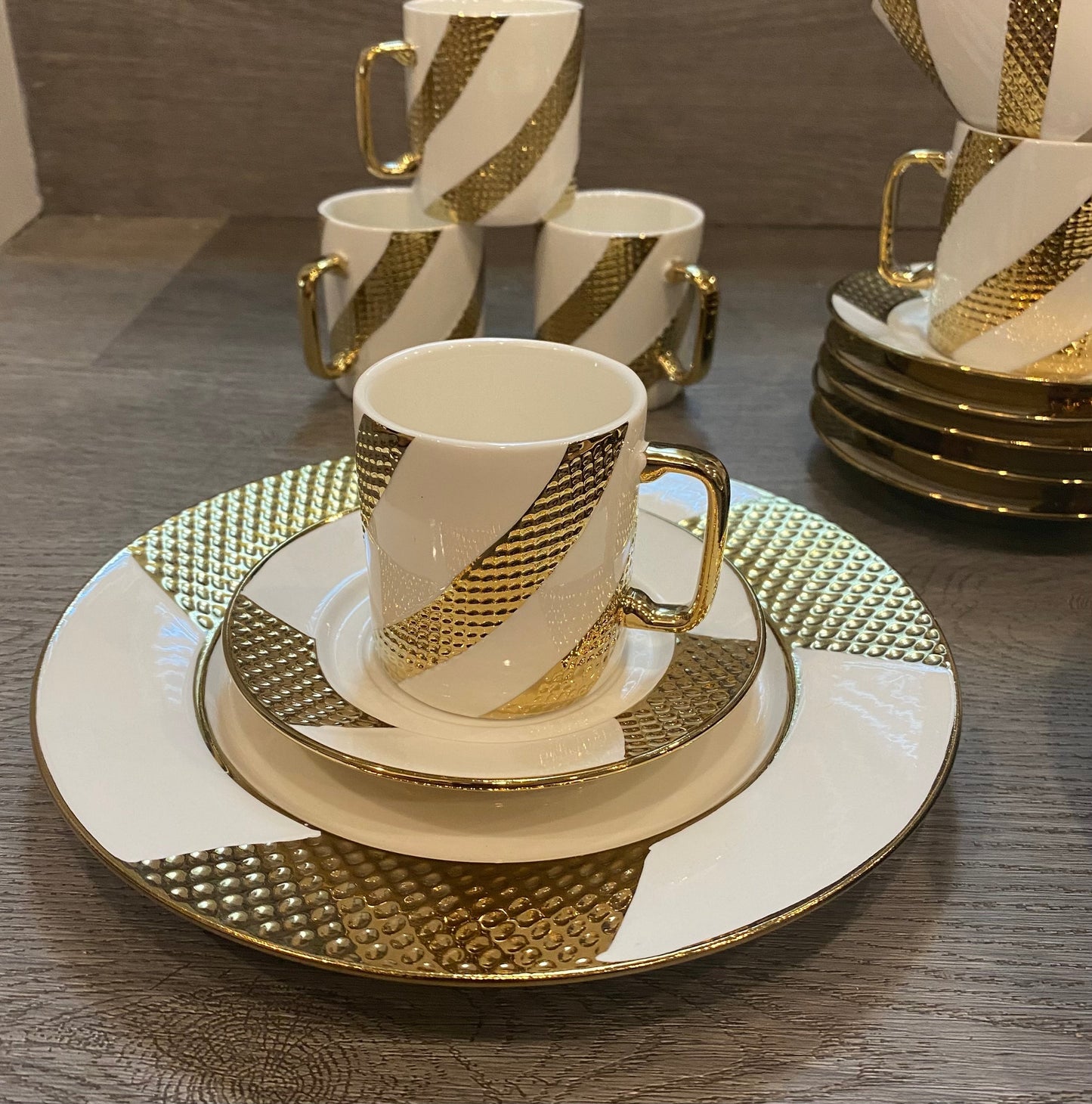 18pc Coffee/Espresso Cups and Dessert Plates Wht/Gld