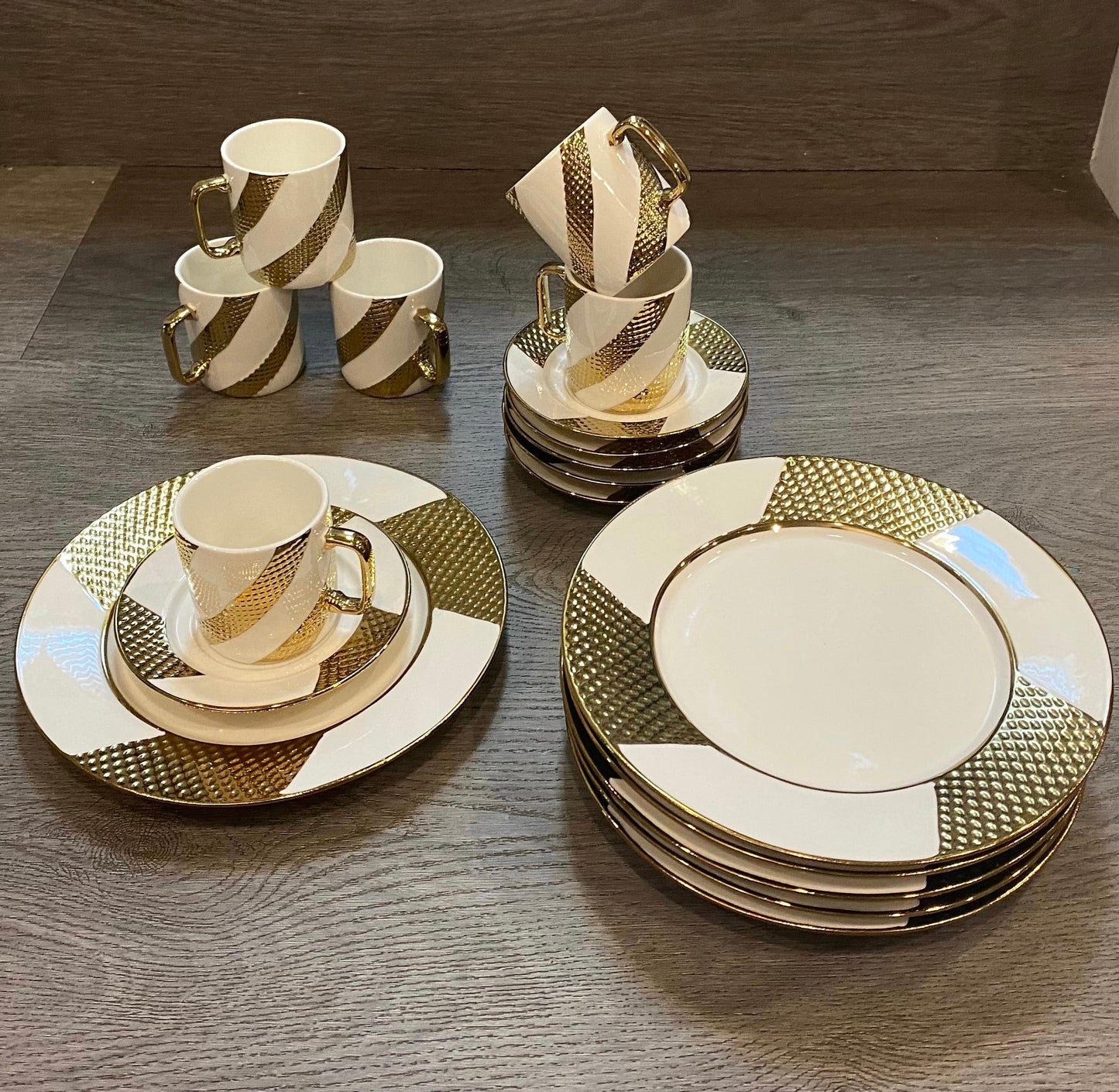 18pc Coffee/Espresso Cups and Dessert Plates Wht/Gld